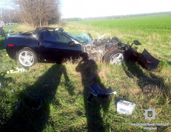 Внедорожник Toyota Land Cruiser вылетел на встречную полосу и врезался в автомобиль Chevrolet Corvette, которым и руководил Андрей Василенко. Перед его авто разорвало полностью