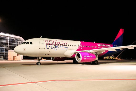 Прибуття першого літака рейсу Львів-Лондон авіакомпанії Wizz Air
