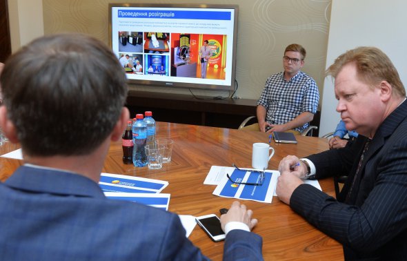 Власник Української національної лотереї Майк Джон Фогго провів зустріч з керівництвом та співробітниками компанії