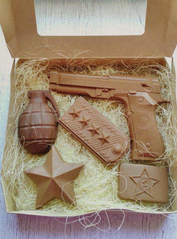 "Шоколадные деды" шоколадный набор на 9 мая, стоимостью 650 рублей в Крыму