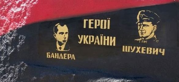 Пам'ятник провідникам ОУН-УПА в Черкасах неодноразово обливали фарбою.