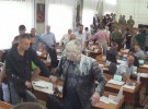 Депутату Александру Рыбакову вылили на голову пакет с кефиром