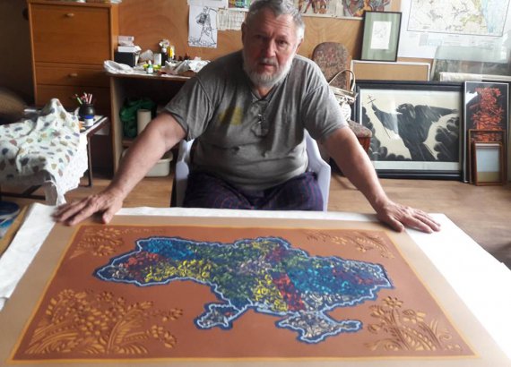 Микола Теліженко для президентської бібліотеки в Каїрі зробив мапу України у вигляді витинанки