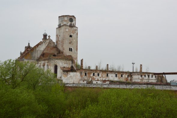 Так виглядає колишній монастир Бернандинів в квітні 2018 року. 50 років тут була колонія суворого режиму