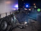 В Києві  Volkswagen Passat протаранив вантажівку 
