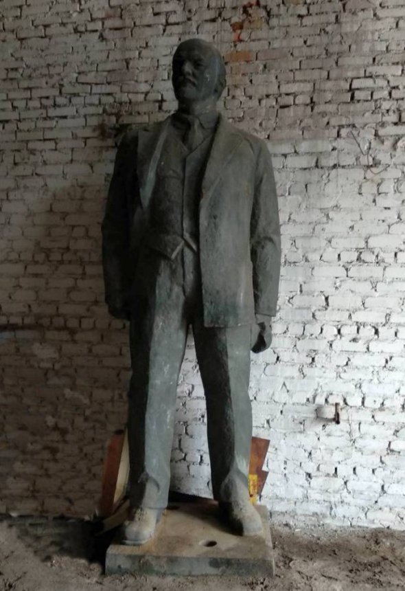 Демонтирован памятник Ленину продают на аукционе за полмиллиона гривен