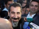 Лидер рок-группы System of a Down Серж Танкян посетил Армению и поддержал оппозиционного кандидада Никола Пашиняна