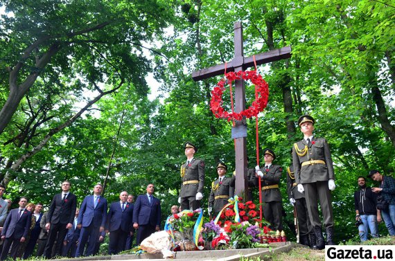 Во Львове провели траурные мероприятия по случаю Дня памяти и примирения