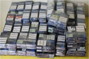 Злоумышленник пытался провезти около 2 тыс. пачек сигарет