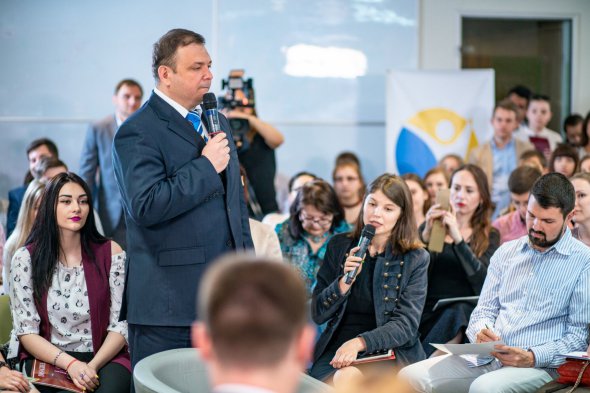 Голова КСУ Станіслав Шевчук провів відкриту зустріч з юридичною спільнотою, підприємцями, студентами правниками та місцевими активістами в Одесі