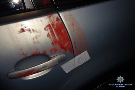 В Киеве 18-летний водитель избил битой полицейского