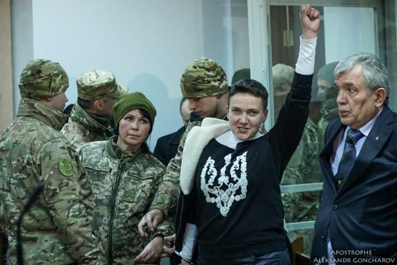 Фото Надії Савченко на початку судових засідань у справі. 