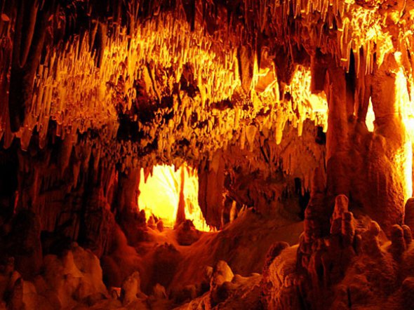 Печера Дамлаташ знаходиться на глибині 14 м під землею