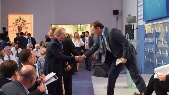 Луценко и Кучма обменялись рукопожатиями на форуме YES 17 сентября 2017-го