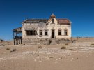 Фотограф Ромен Вейлон сфотографув місто-привид  Колманськоп в Намібії