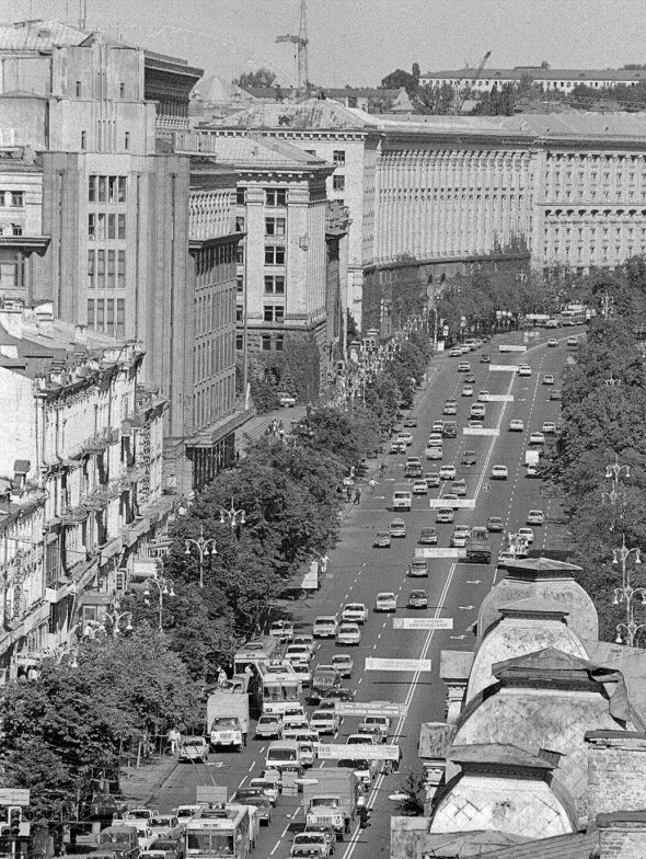Вулиця Хрещатик, вигляд на Центральний Універмаг, 1992