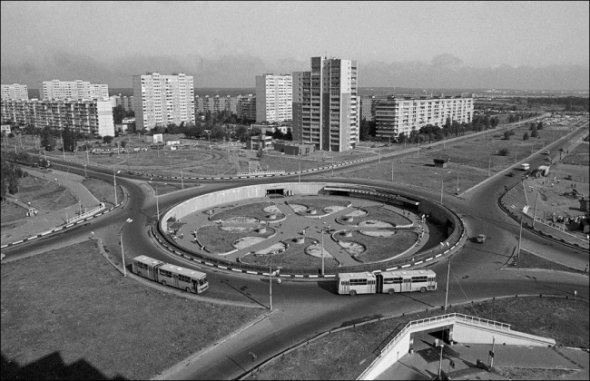 Станція метро Героїв Дніпра, 1990