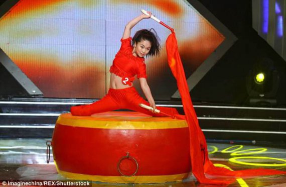 Китайка Ляо Жи без обох ніг займається хореографією, спортом та волонтерством