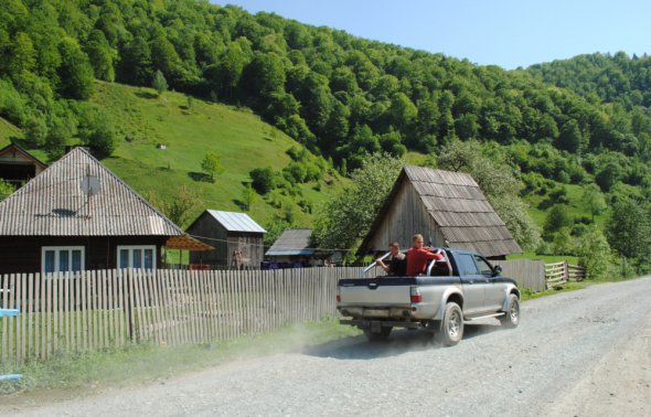 Улица Русь Поляны - самой большой украинской деревни в Румынии