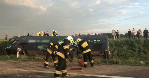 У Польщі   у рів та перекинувся на бік автобус із українцями