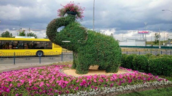В Оболонському районі столиці встановили рослинну скульптуру мамонта