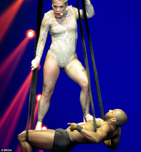 Пінк показала грандіозне шоу