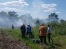 Вогонь мешканці гасили водою, яку набирали зі свердловини відрами