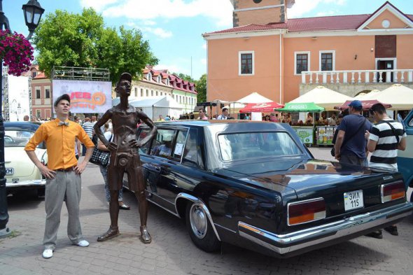 Все желающие смогут сфотографироваться у раритетных автомобилей.