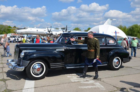 ЗІС-110 з фестивалю Old Car Land їде на “Ретрофест” у  Кам’янці-Подільському.