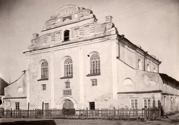 Показали синагогу в Баре в 1930