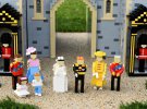 З деталей Lego склали фігурки членів королівської родини, журналістів, почесної варти та інших гостей