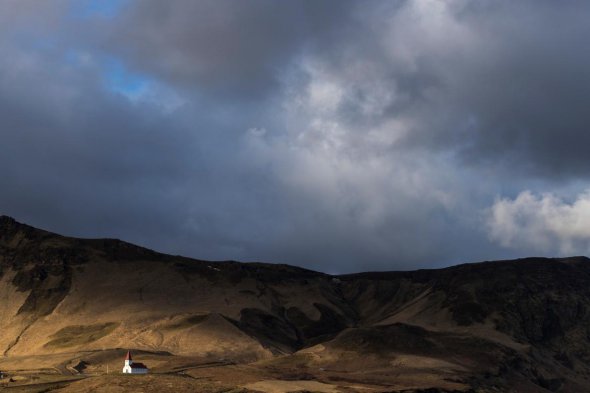 Американский художник Стивен Альварес считает, что Исландия похожа на Марс