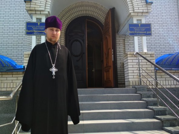 Священик Олексій Кузнєцов - єдиний від УПЦ КП в Костянтинівці
