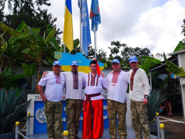 Украинские военнослужащие из состава 18 отдельного вертолетного отряда Миссии ООН по стабилизации в ДР Конго