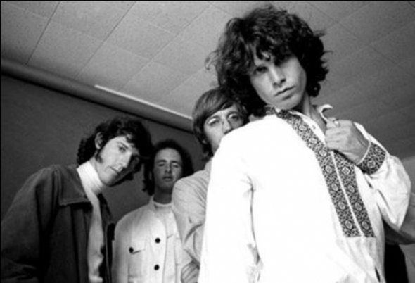 Солист группы "The Doors" Джим Моррисон в вышыванке