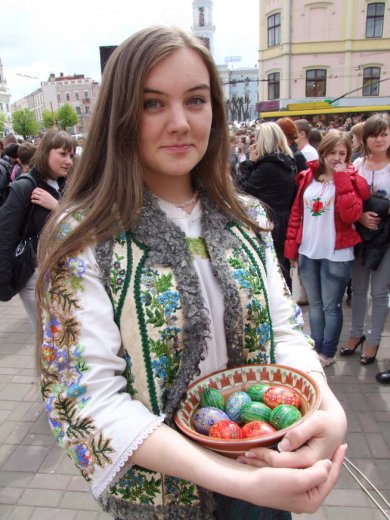 Начала праздник студентка Леся Воронюк