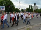 Около 200 человек прошлись по улицам Черкасс маршем. Так праздновали Всемирный день вышиванки.