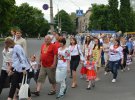 Около 200 человек прошлись по улицам Черкасс маршем. Так праздновали Всемирный день вышиванки.