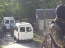 Російські окупанти-силовики проводять обшуки вдома в активіста "Кримської солідарності" Сервера Мустафаєва в Бахчисараї та у Едема Смаілова в селі Долинне.