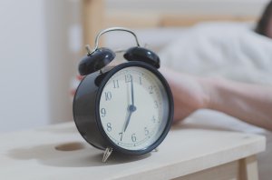 Дорослі мають регулярно cпати 7 або більше годин на добу