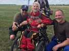 71-летняя женщина в свой день рождения прыгнула с парашютом