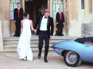 Герцог та герцогиня Сассекські принц Гаррі та Меган Маркл виходять після урочистого обіду у Віндзорському замку. Меган одягнена в білосніжну вечірню сукню. Пара прямує на закриту клубну вечірку на 200 осіб, організовану принцем Чарльзом