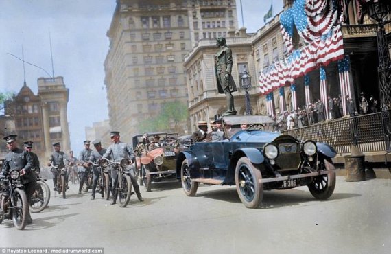 Показали парады, которые проходили в Нью-Йорке 100 лет назад