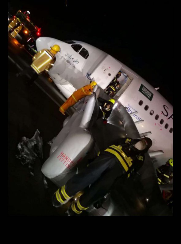 Літак авіакомпанії Saudi Arabian Airlines SV3818, здійснив аварійну посадку в аеропорту Джидди.