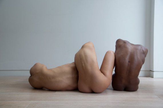 Фотограф Хлоя Россер из Лондона фотографирует обнаженные тела людей в противовес античным скульптурам.