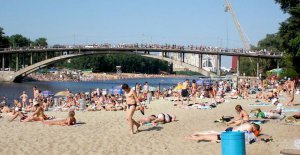 На яких пляжах Києва небезпечно засмагати та купатися