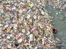 На 2015 рік було вироблено понад 6,9 млрд тонн пластикового сміття. Близько 9% перероблено, 12% спалено, 79% звалено на полігонах.