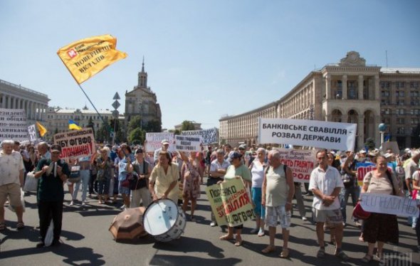 Вкладчики банка "Михайлівський" неоднократно выходили на митинги с требованием вернуть им деньги.