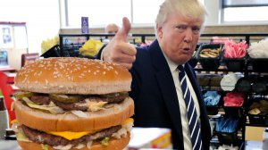 Дональд Трамп заказывает гамбургером с "половиной булочки". Фото: game2day