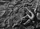 Дін Фідельмане з 1999 року знімав  оголених жінок на скелях